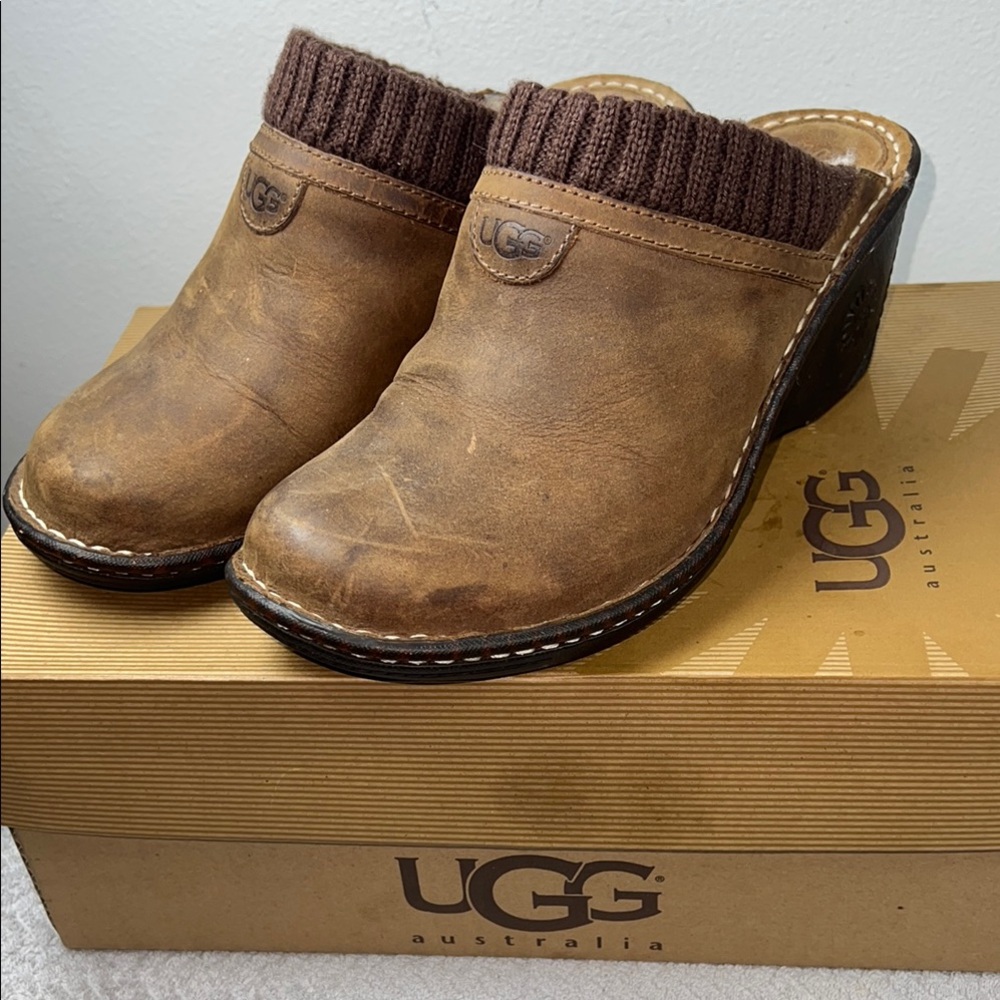 UGG Women's gael brown leather Chestnut Knit Clogs. size7.              stand